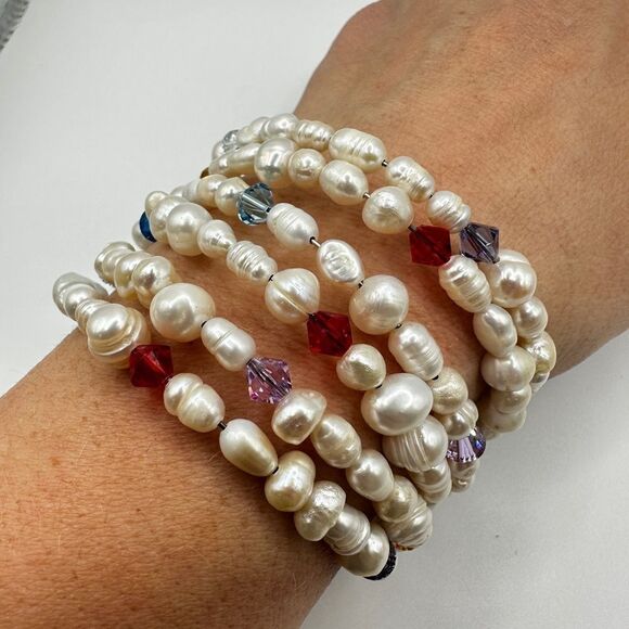 Genuine freshwater Pearls and crystal beaded, memory wire coil bracelet! - Picture 5 of 10